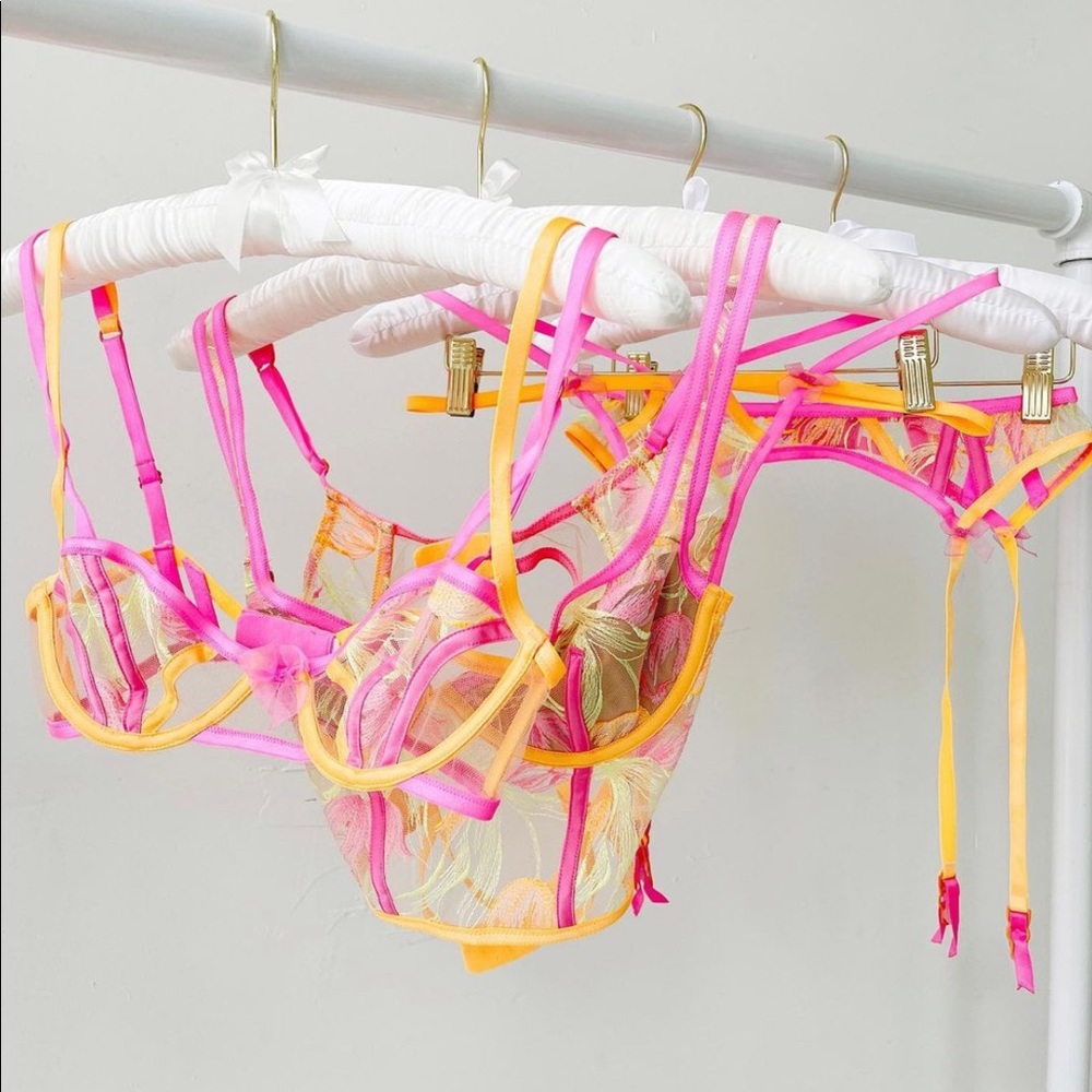 For love and lemons bra S/ 34B size, wear ones like brand new. No tags.